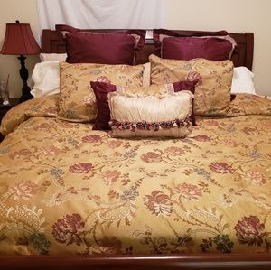 King comforter set with accent pillows